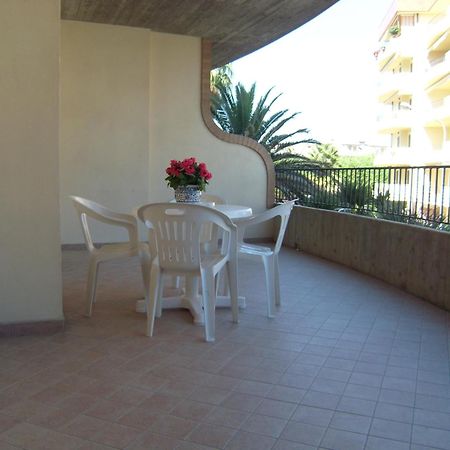 Residence Torre Del Mar Alba Adriatica Bilik gambar