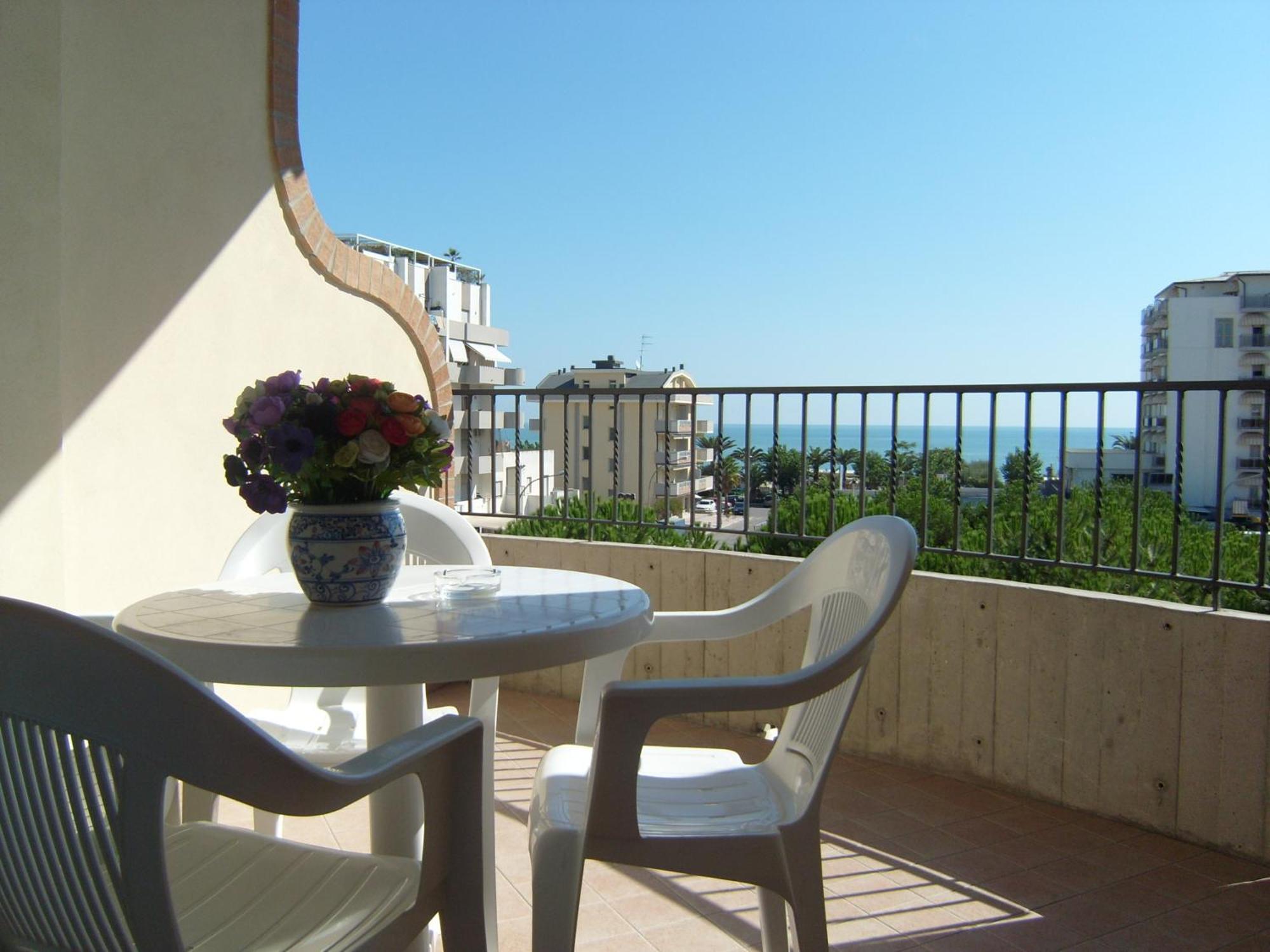 Residence Torre Del Mar Alba Adriatica Luaran gambar