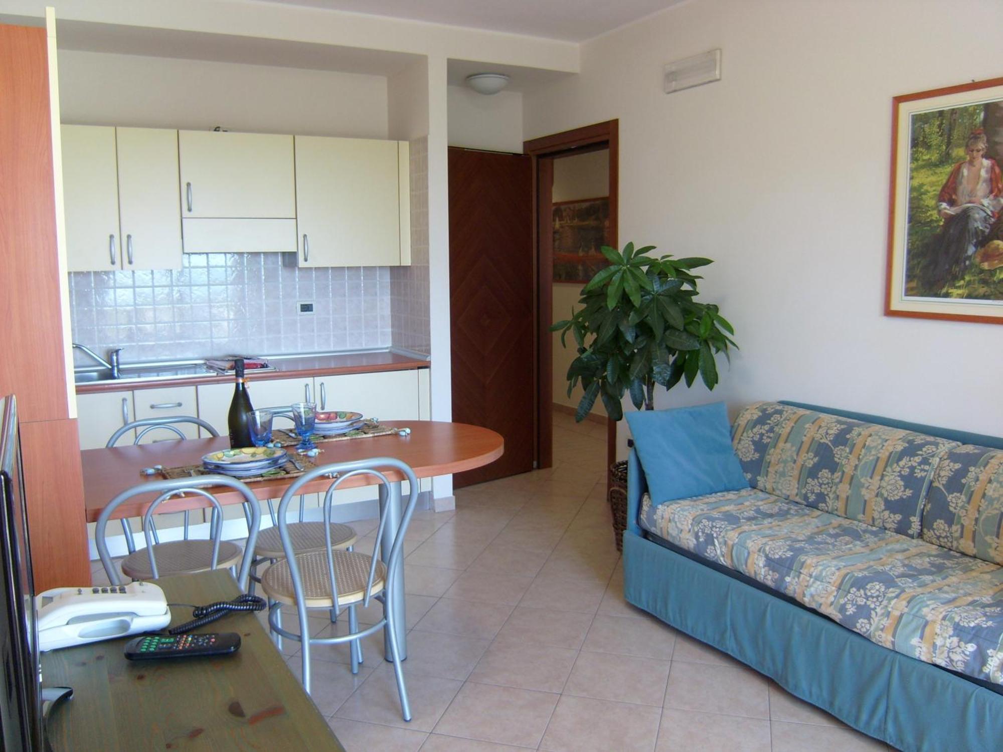 Residence Torre Del Mar Alba Adriatica Bilik gambar