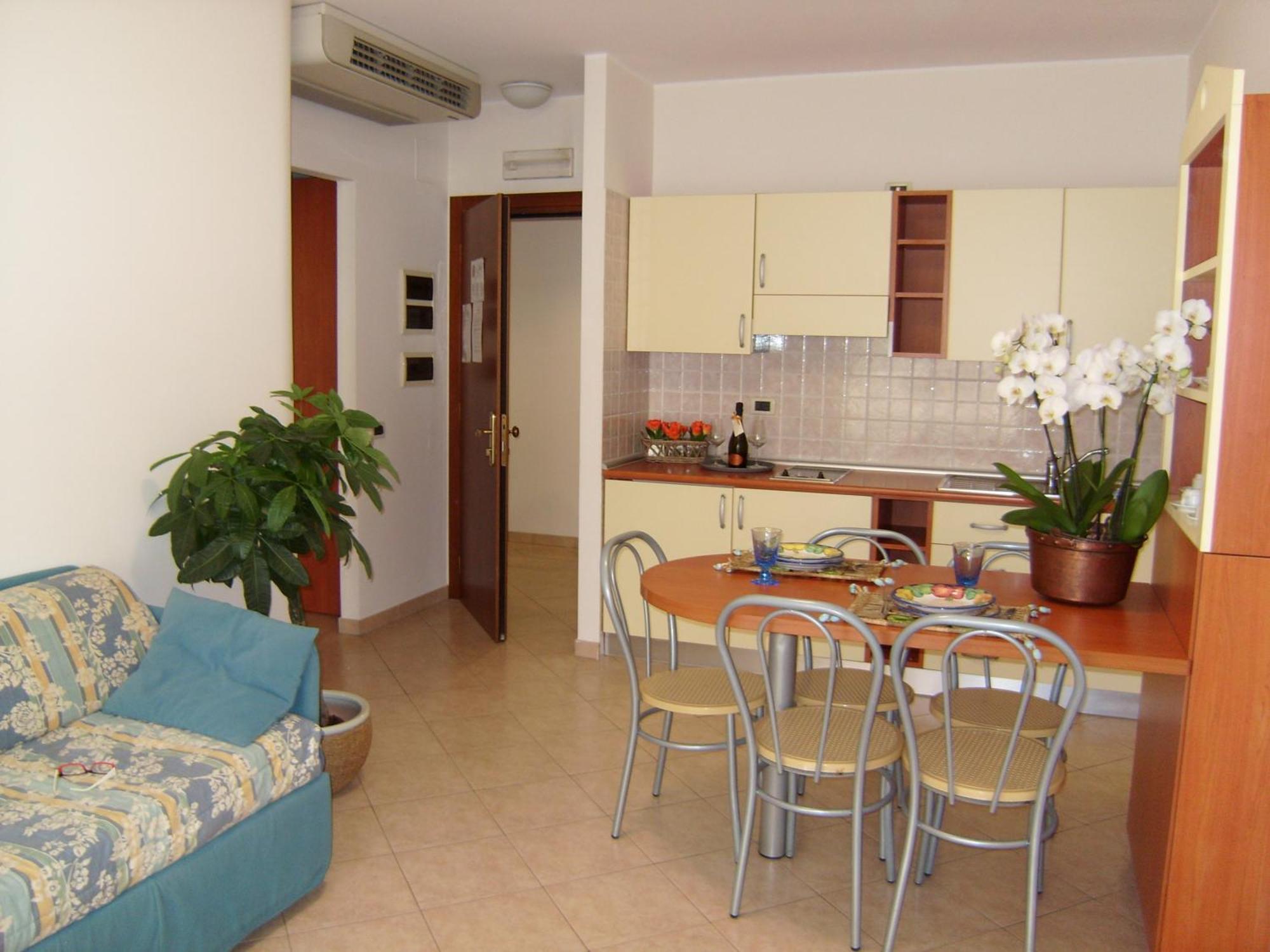 Residence Torre Del Mar Alba Adriatica Bilik gambar