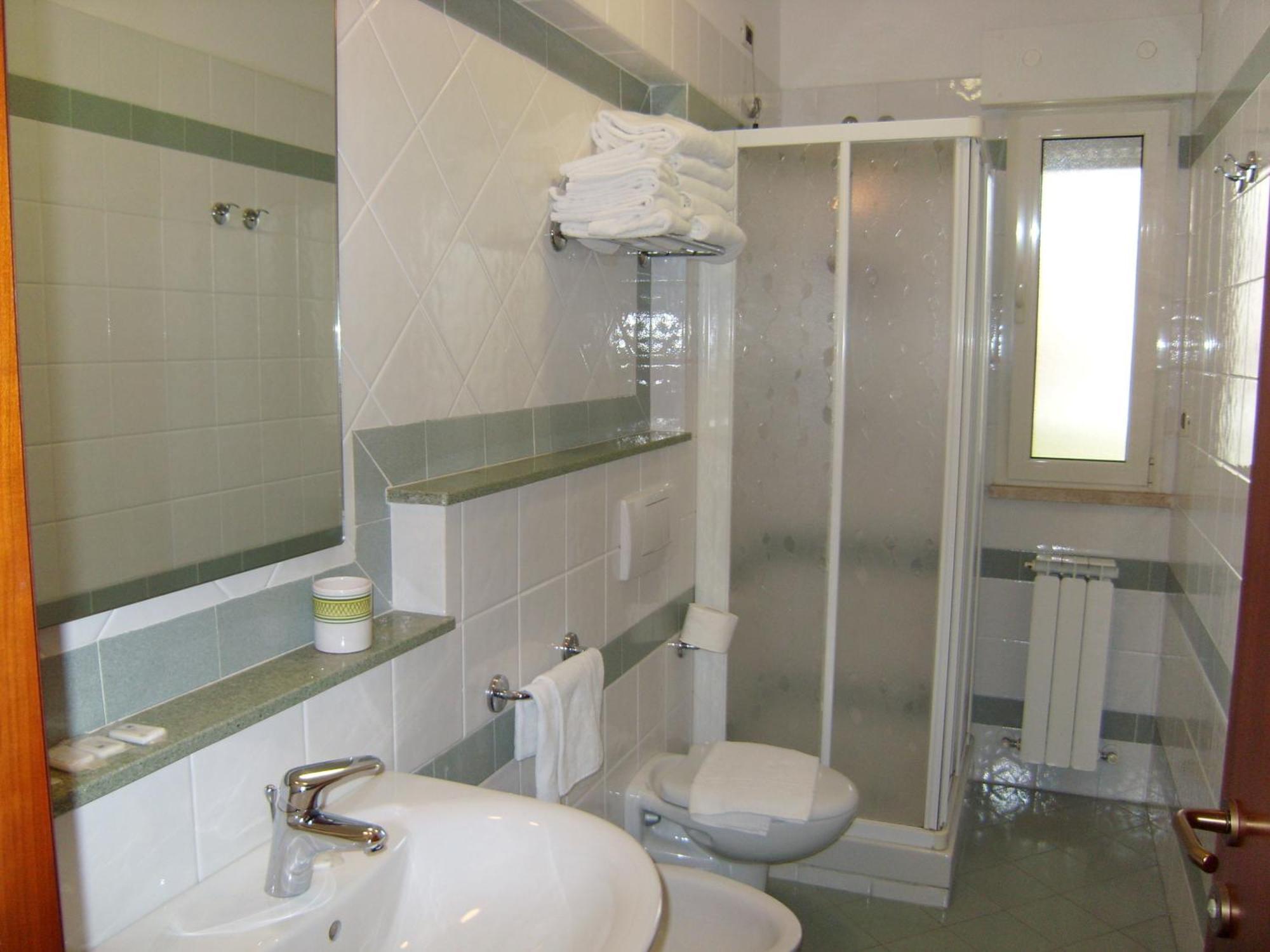Residence Torre Del Mar Alba Adriatica Bilik gambar