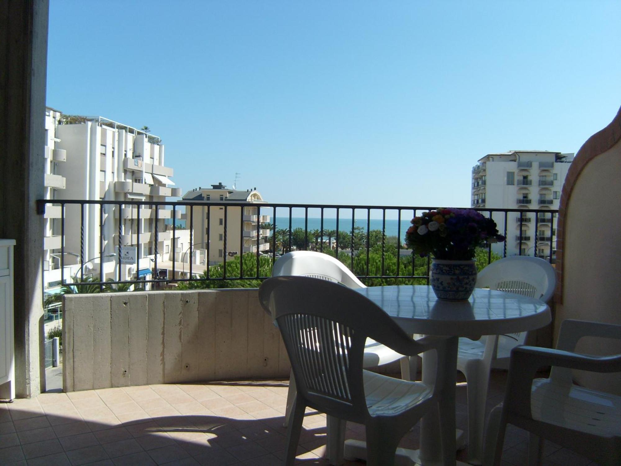Residence Torre Del Mar Alba Adriatica Bilik gambar