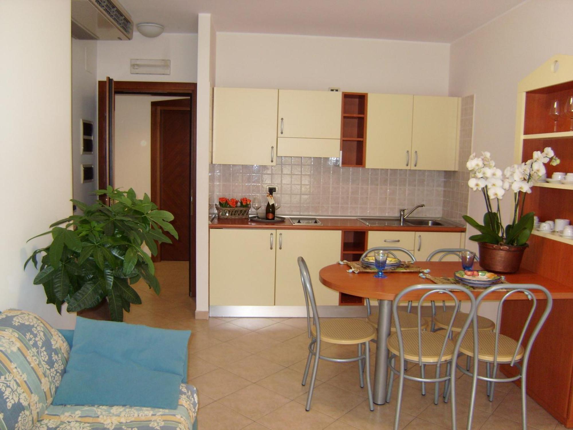 Residence Torre Del Mar Alba Adriatica Bilik gambar