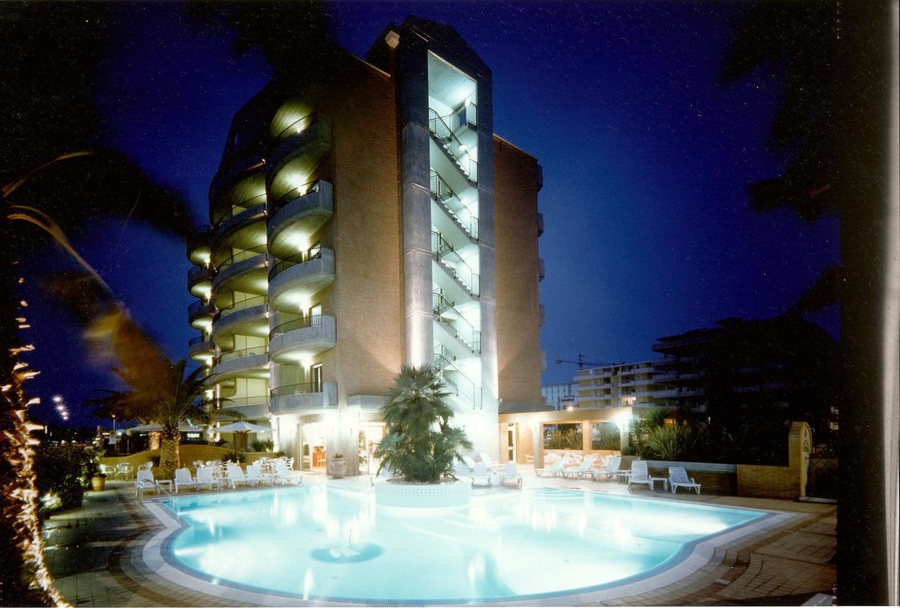 Residence Torre Del Mar Alba Adriatica Luaran gambar