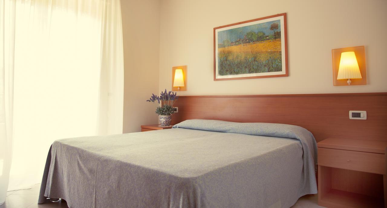 Residence Torre Del Mar Alba Adriatica Luaran gambar