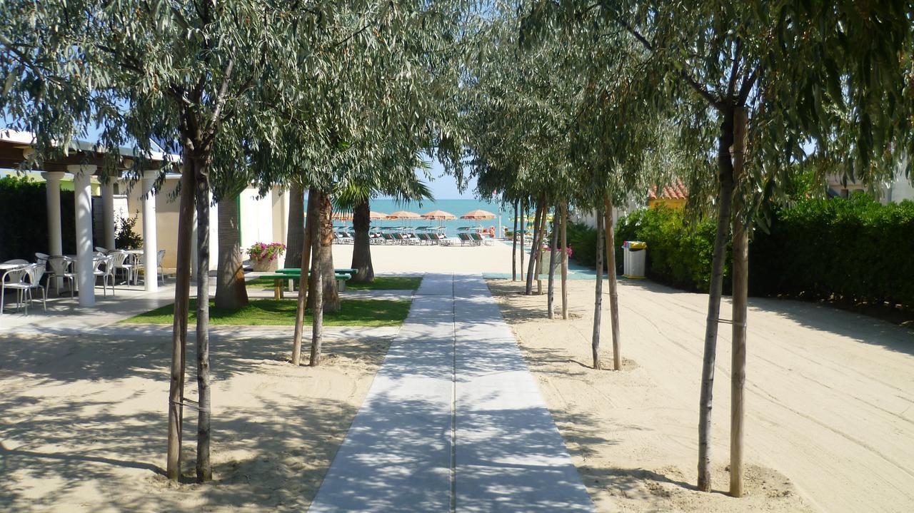 Residence Torre Del Mar Alba Adriatica Luaran gambar