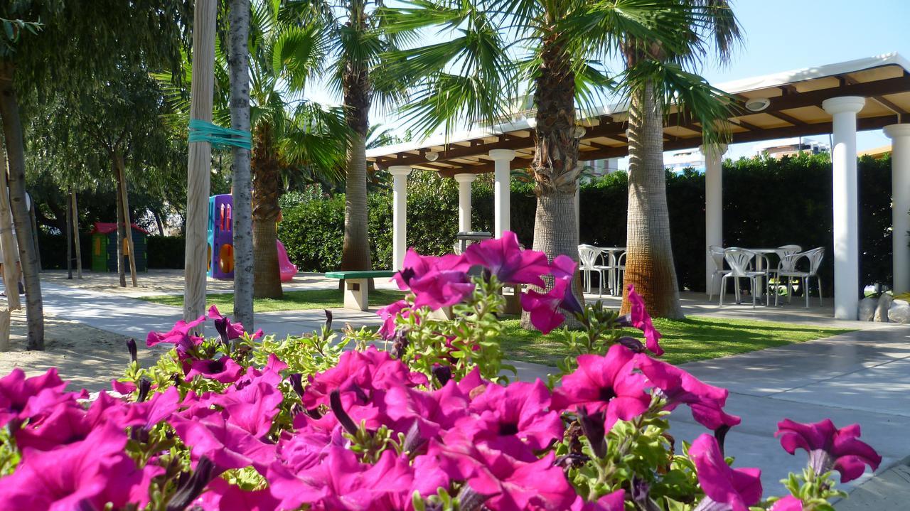 Residence Torre Del Mar Alba Adriatica Luaran gambar