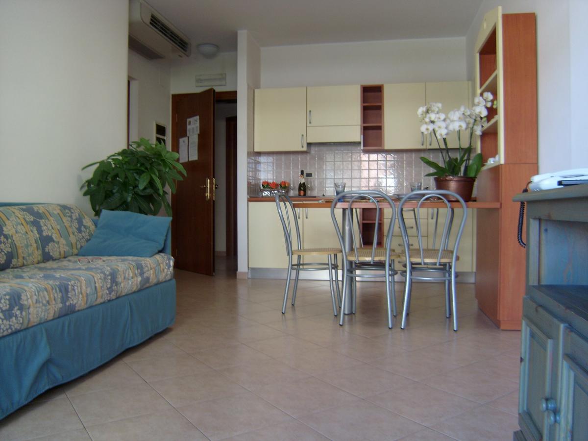 Residence Torre Del Mar Alba Adriatica Luaran gambar
