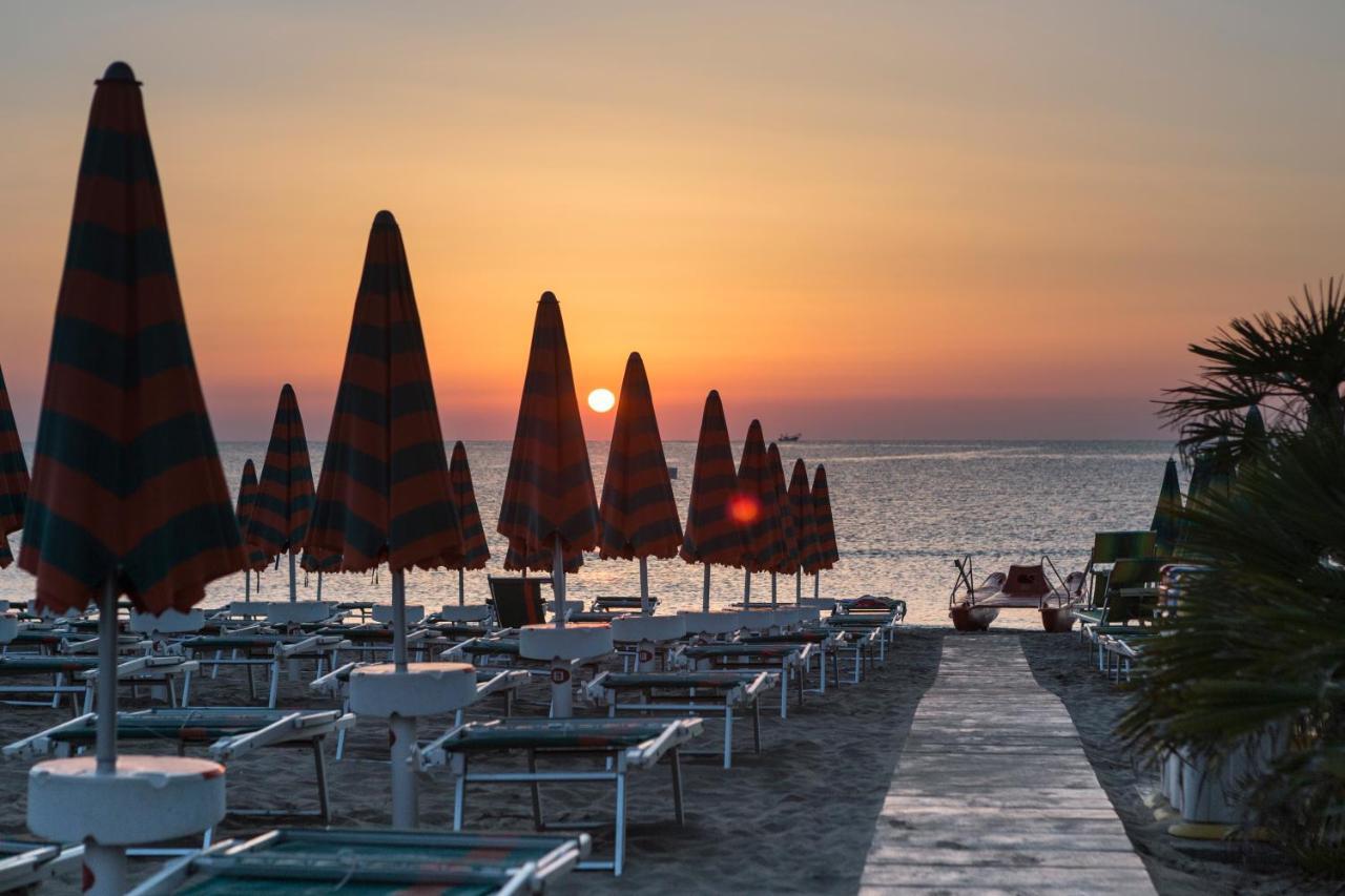 Residence Torre Del Mar Alba Adriatica Luaran gambar