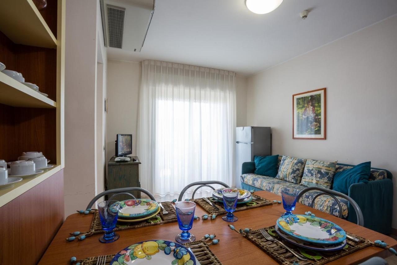 Residence Torre Del Mar Alba Adriatica Luaran gambar
