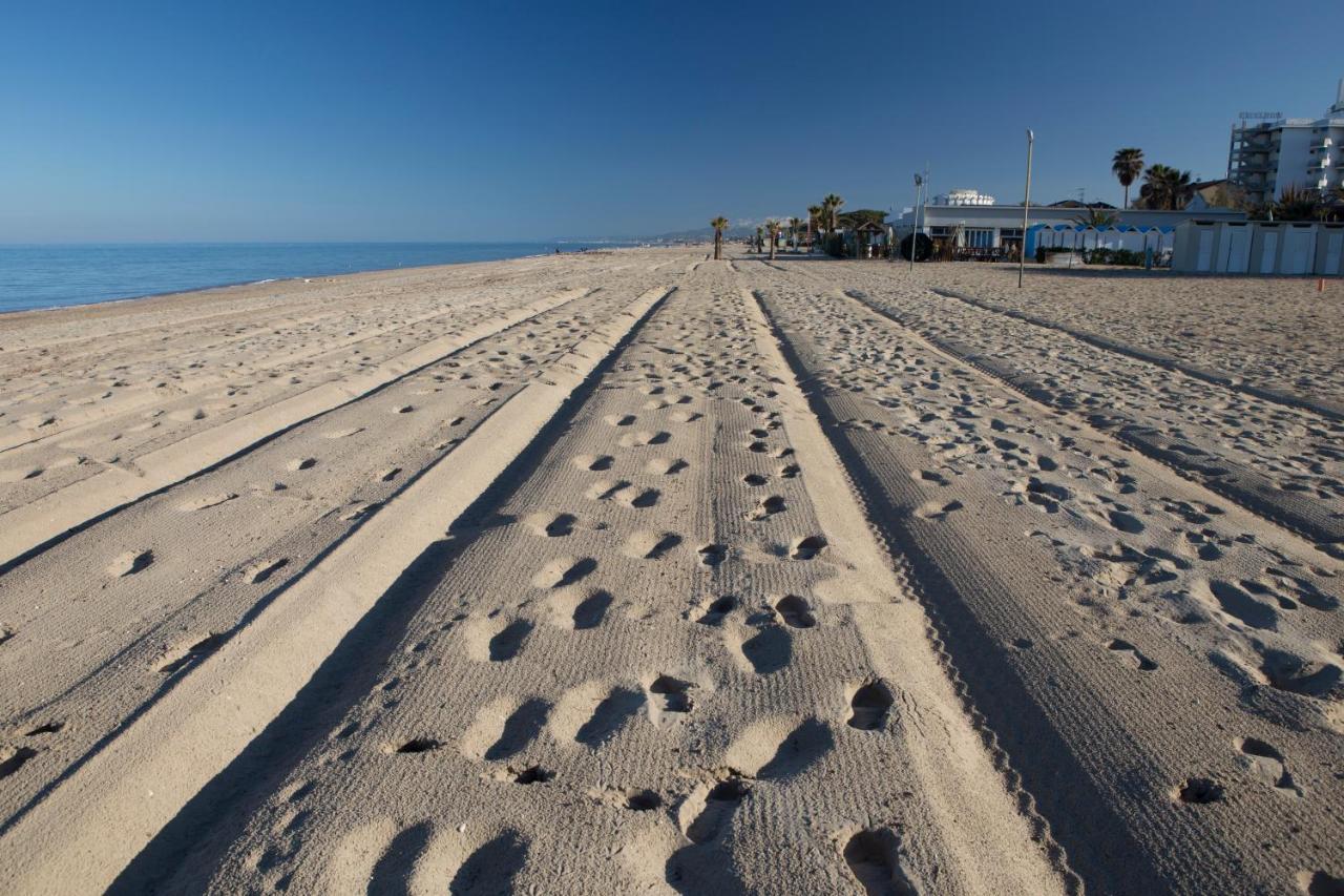 Residence Torre Del Mar Alba Adriatica Luaran gambar
